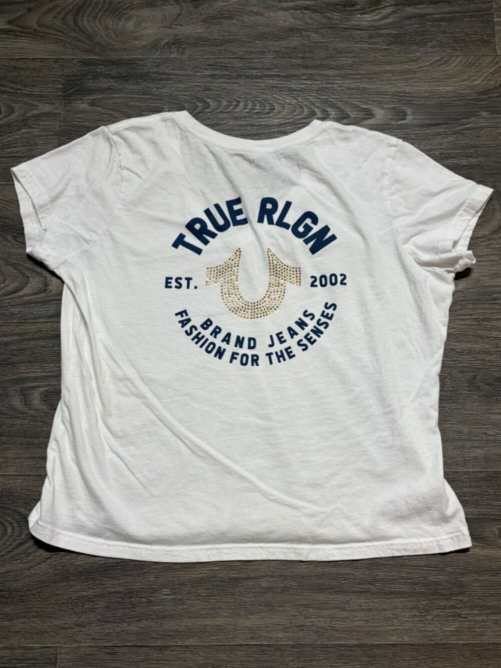 True Religion White V Neck Tee 2XL Gold Rhinestone Horseshoe Logo Y2K Shirt